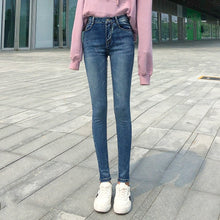 Load image into Gallery viewer, Classic Jeans Lady