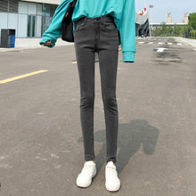 Load image into Gallery viewer, Classic Jeans Lady
